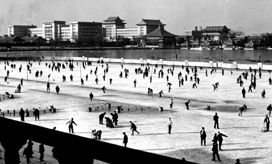 2.1959 年刚开放的北海公园滑冰场_副本.png